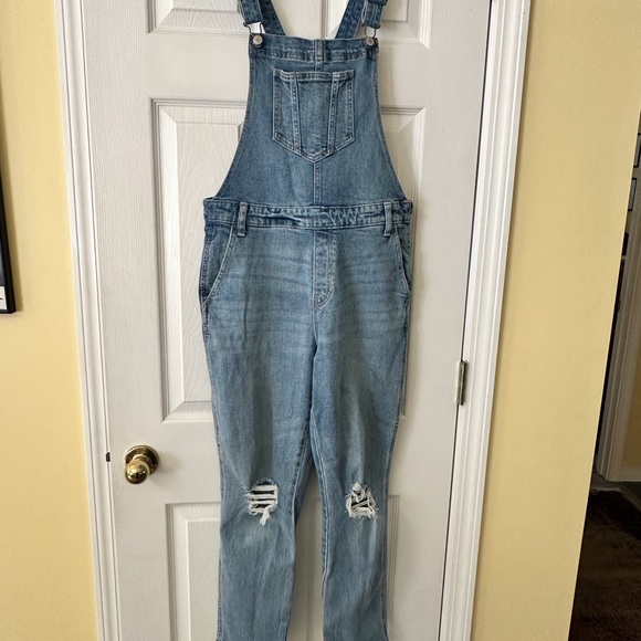 Old Navy Women's Bib Overalls Size 10 Light Wash Distressed Side Zip - Picture 3 of 10